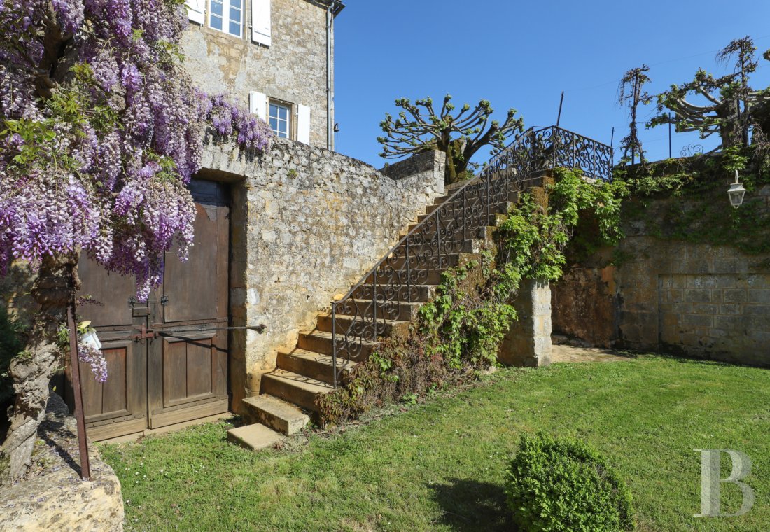 A 17th century family home in the royal bastide of Domme in the Dordogne - photo  n°32